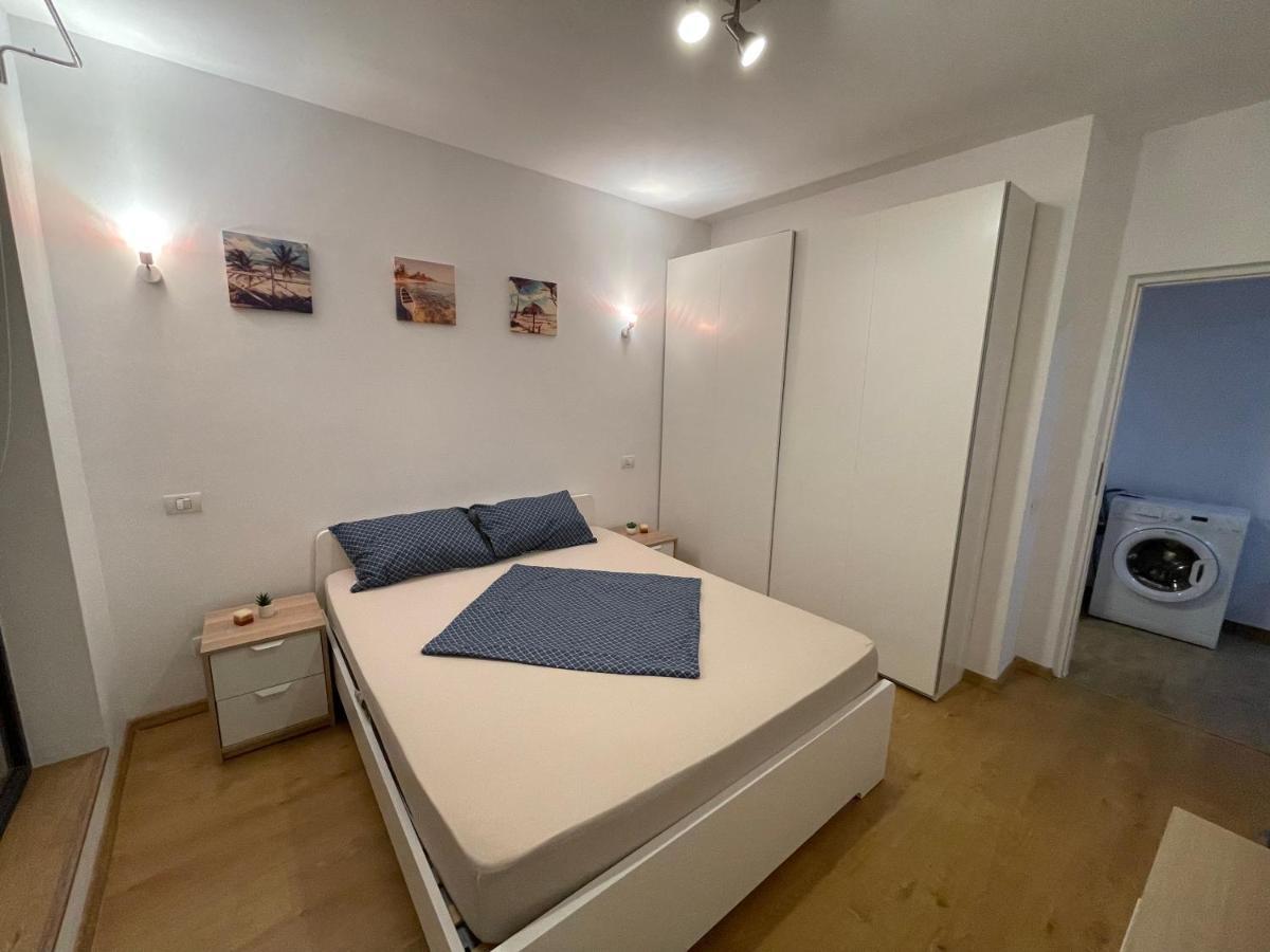 Gold Luxury Apartment Close To Presidential Palace Bucarest Exterior foto